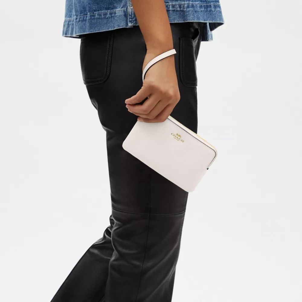 (現貨) Coach Corner Zip Wristlet